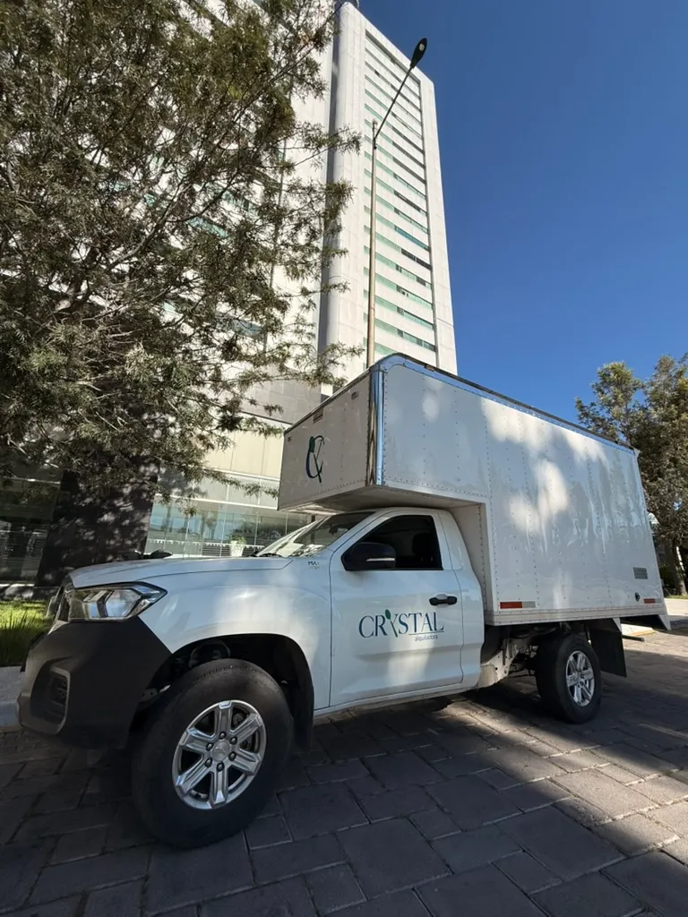 Montaje profesional de Alquiladora Crystal en evento